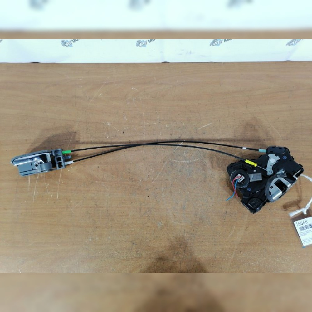 замок двери на Toyota Noah AZR60G 1AZFSE, арт. 16668