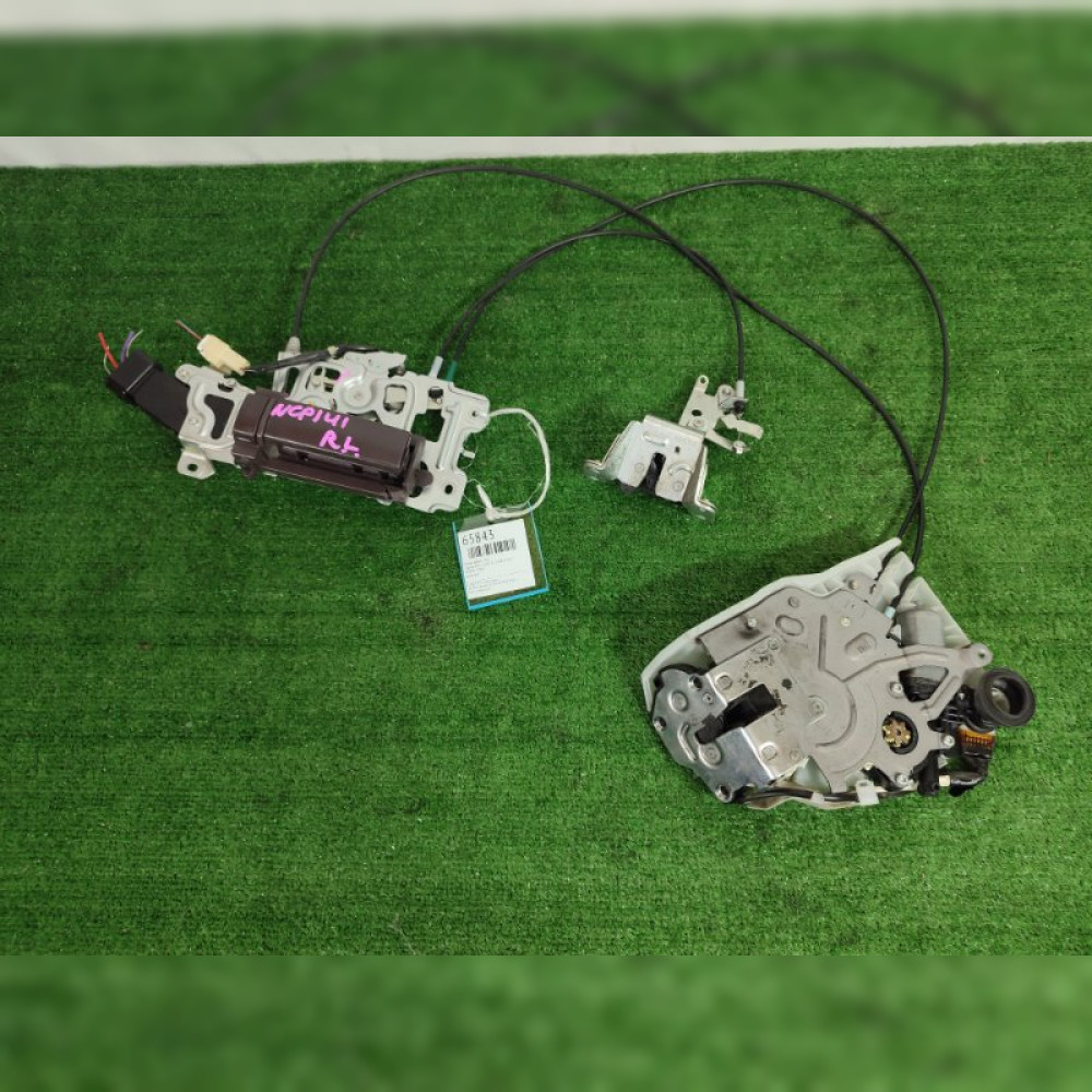 замок двери на Toyota Porte NCP141 1NZFE, арт. 65843