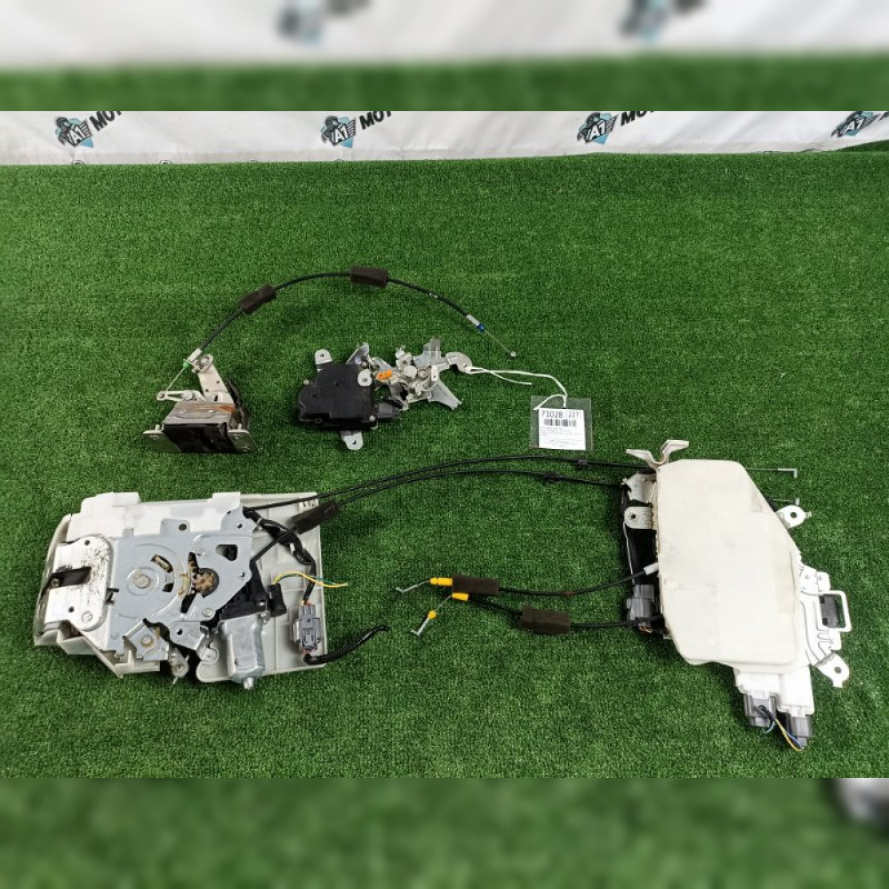 замок двери на Honda Stepwgn RG1 K20A, арт. 71028