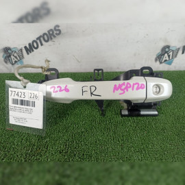 Ручка двери внешняя на Toyota Ractis NSP120 1NRFE, арт. 77423