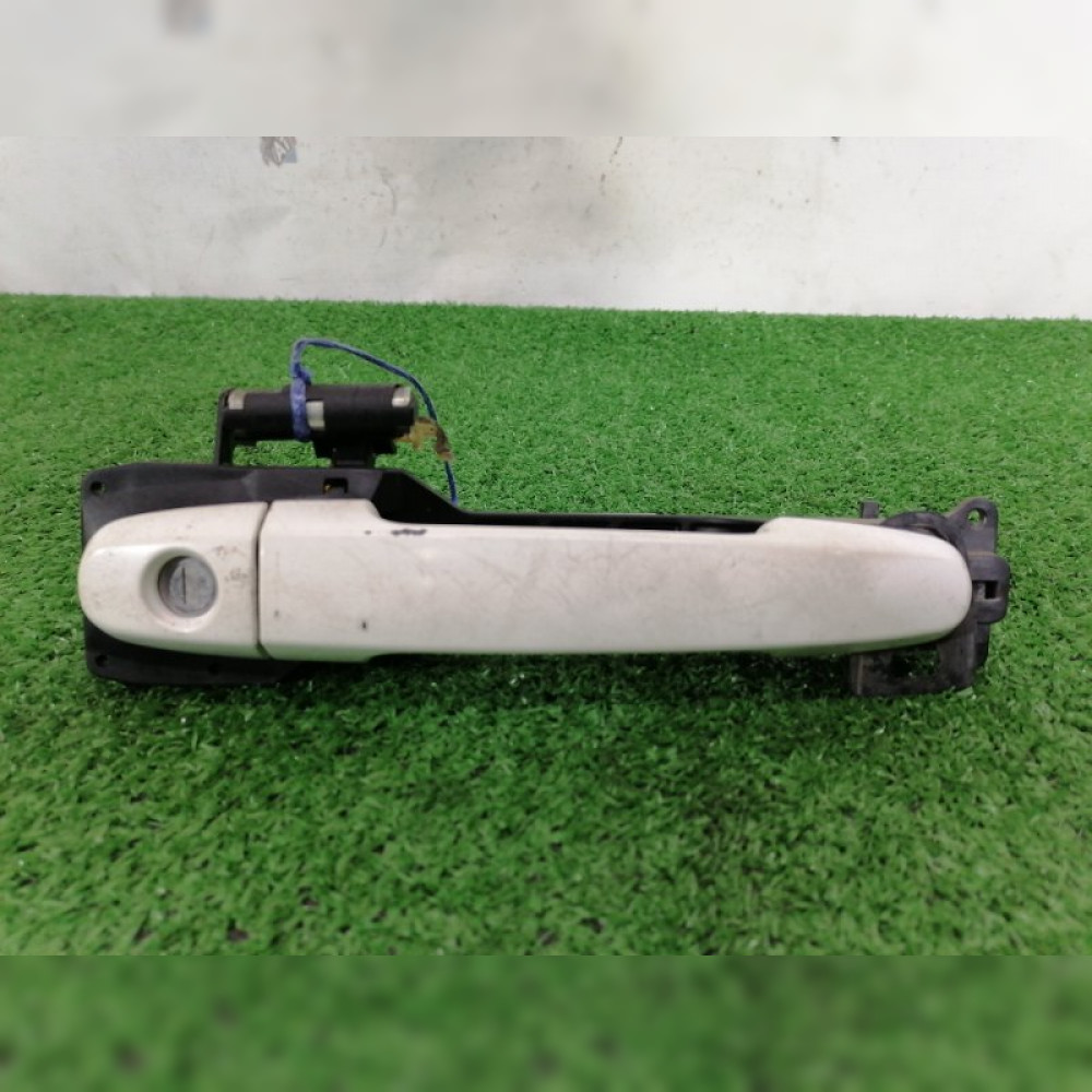 Ручка двери внешняя на Toyota Ractis SCP100 2SZFE, арт. 83736