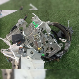 замок двери на Nissan Elgrand TE52 QR25DE, арт. 95520
