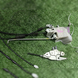 замок двери на Toyota Noah ZWR80 2ZRFXE, арт. 103231