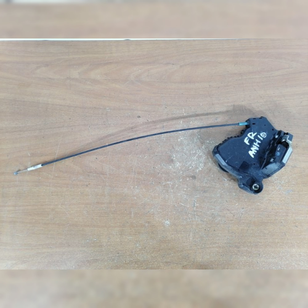 замок двери на Toyota Alphard ANH10W 2AZFE, арт. 17602