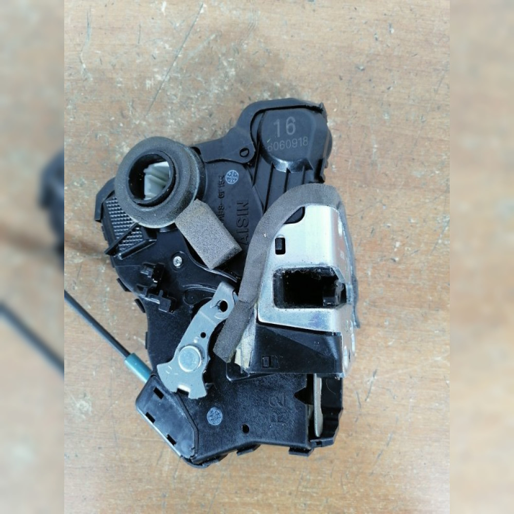 замок двери на Toyota Alphard ANH10W 2AZFE, арт. 17602
