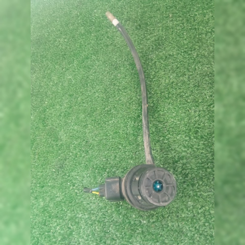 Насос омывателя на Toyota Estima ACR30W 2AZFE, арт. 37839