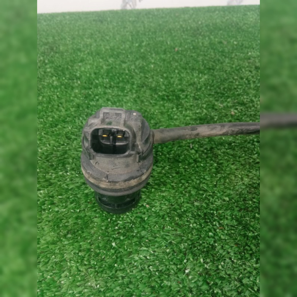 Насос омывателя на Toyota Estima ACR30W 2AZFE, арт. 37826