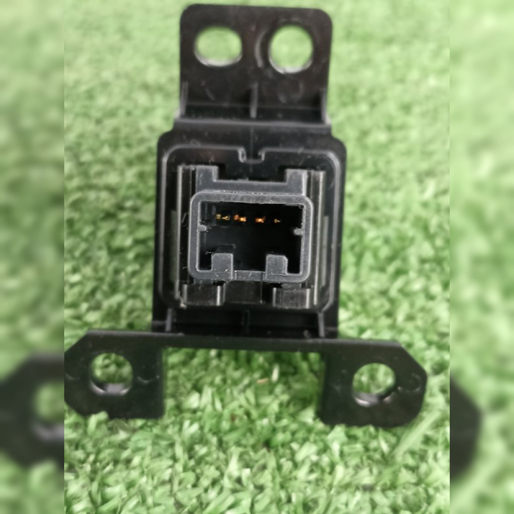 Кнопка аварийной сигнализации на Nissan Serena C26 MR20DD, арт. 57797
