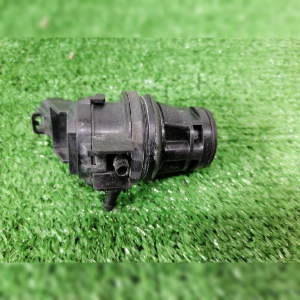 Насос омывателя на Toyota Alphard ANH20 2AZFE, арт. 63022