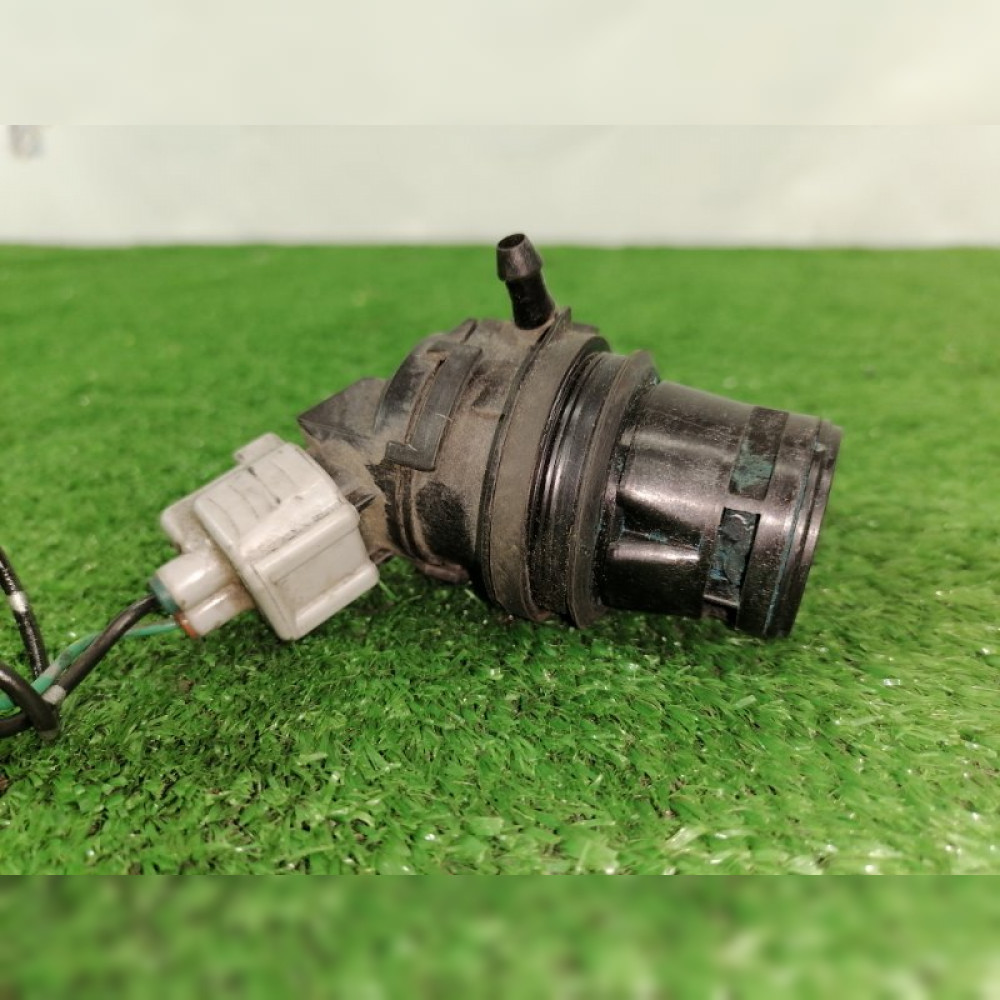 Насос омывателя на Toyota Corolla Fielder NZE141G 1NZFE, арт. 63055