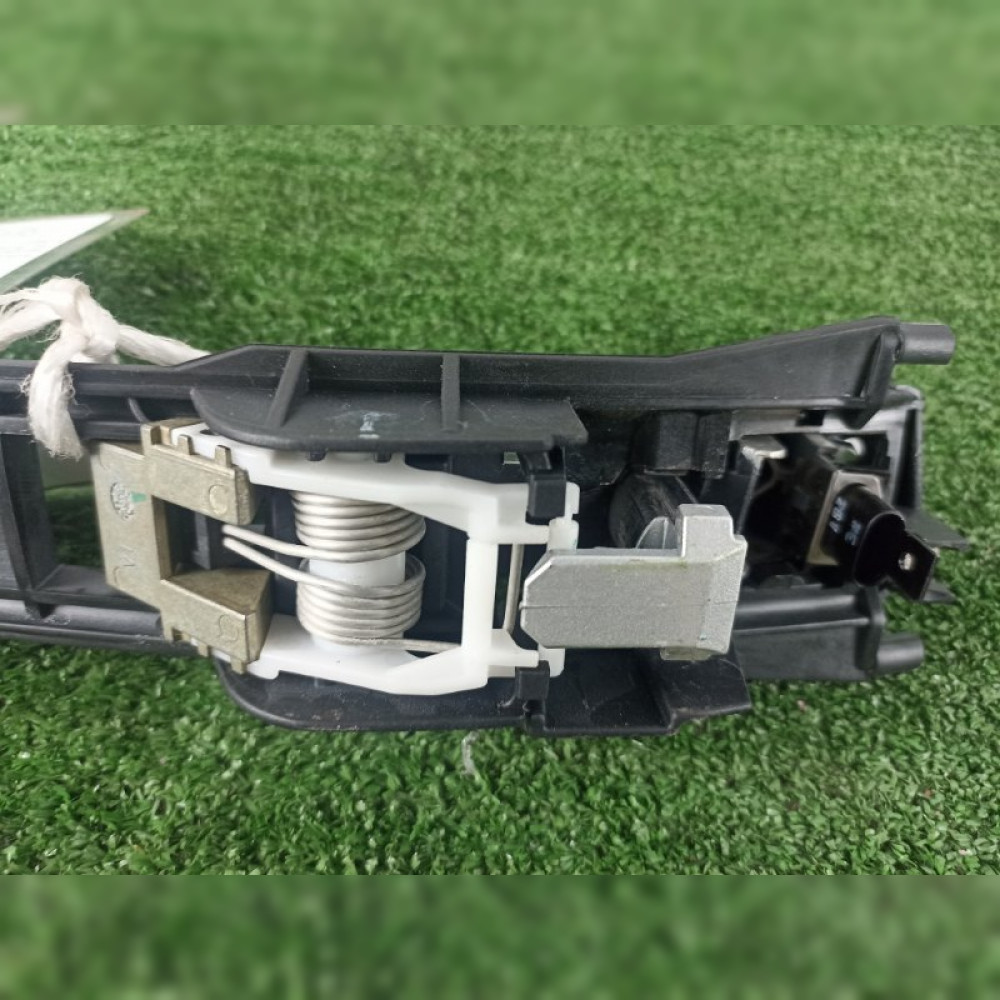 Ручка двери внешняя на Mercedes-Benz C-Class W203 M112 E24, арт. 69466