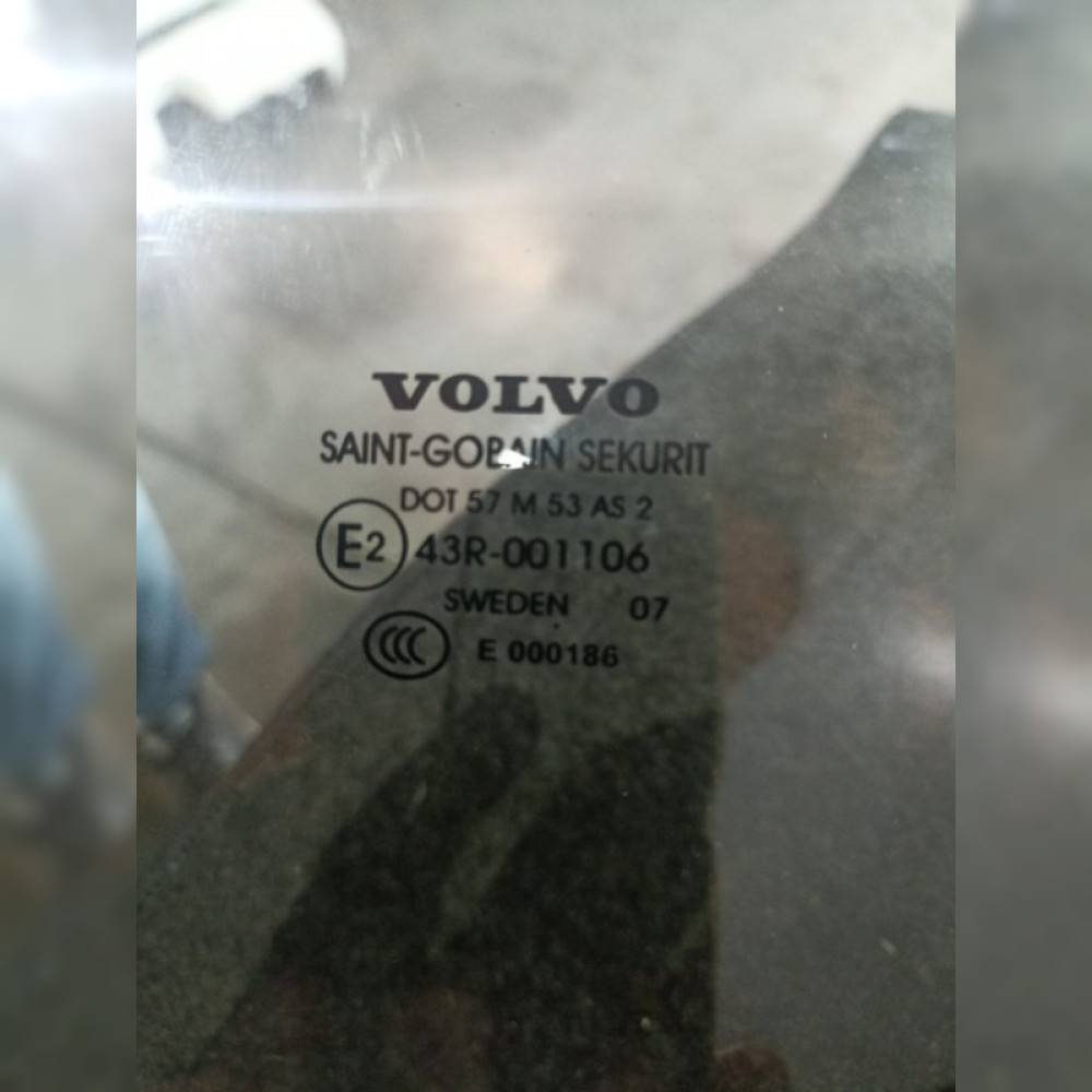 Стекло двери на Volvo XC70 BZ95 B6324S, арт. 74055