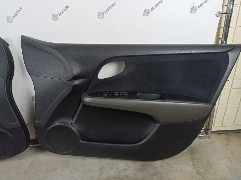 Обшивка двери на Honda Stream RN6 R18A, арт. 77718