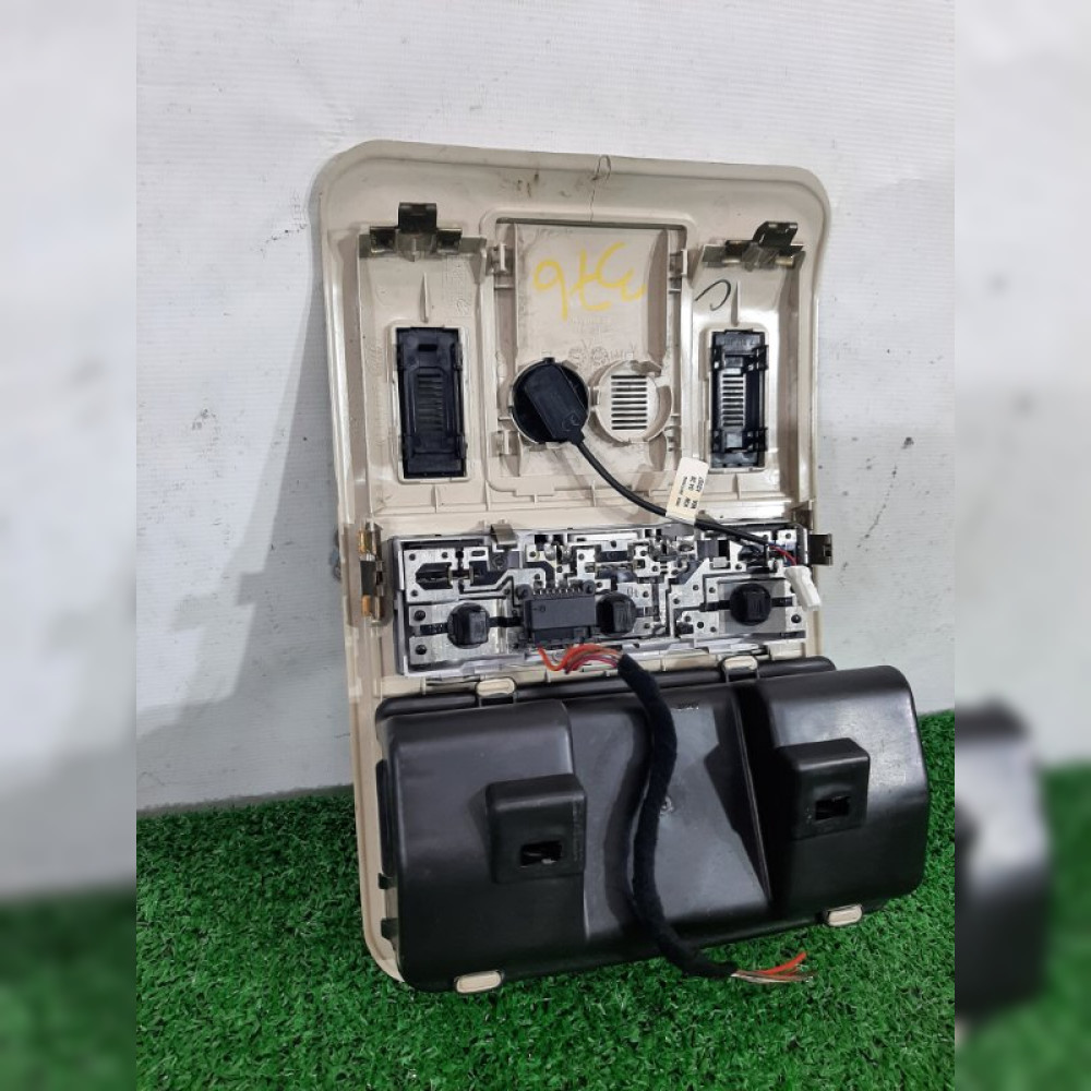 Плафон подсветки салона на Land Rover Range Rover L322 M62B44, арт. 83143