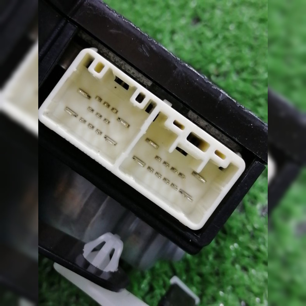 Доводчик Двери на Toyota Voxy ZRR70 3ZRFAE, арт. 83327