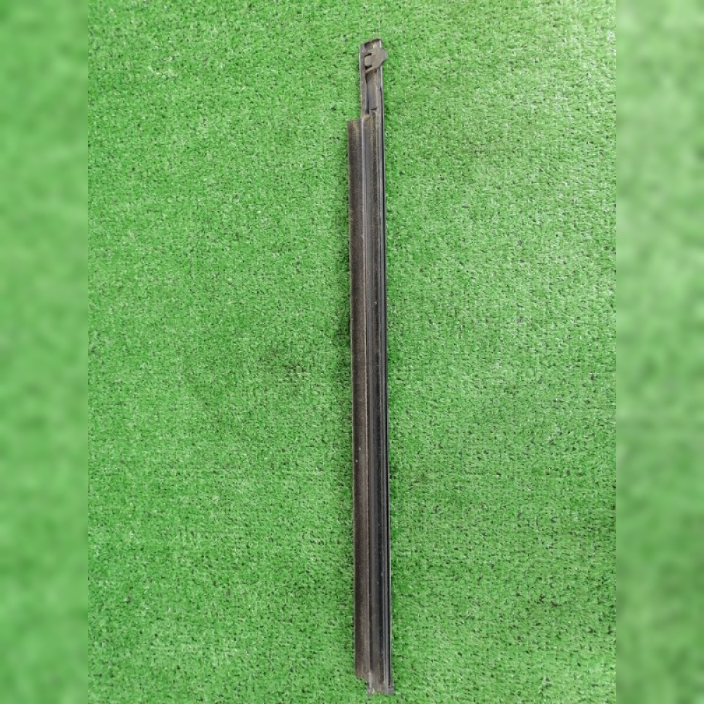 молдинг стекла на Toyota Hilux Surf RZN185 3RZFE, арт. 83787