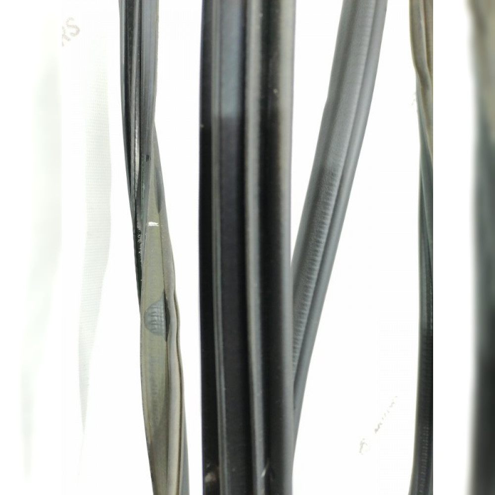 Уплотнитель двери на Nissan Elgrand E51 VQ35DE, арт. 84379
