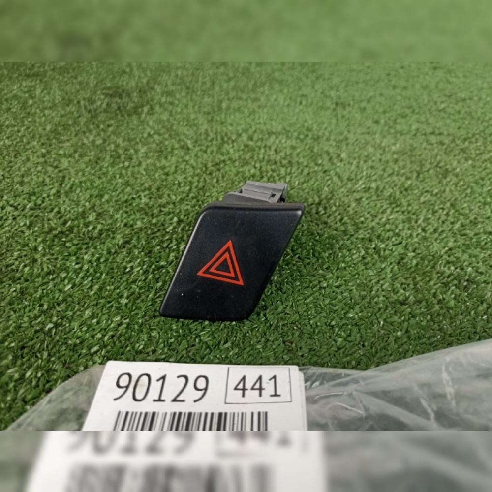Кнопка аварийной сигнализации на Toyota Vitz KSP90 1KRFE, арт. 90129