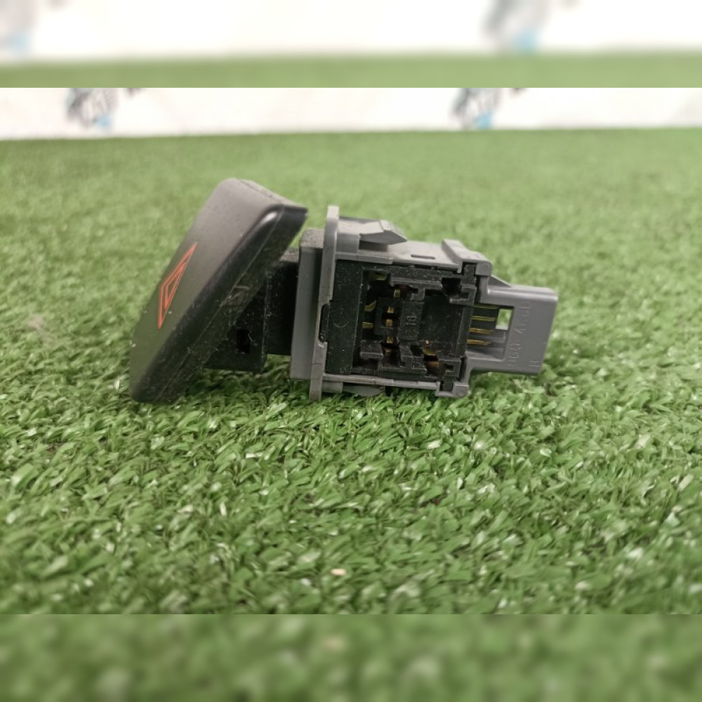 Кнопка аварийной сигнализации на Toyota Vitz KSP90 1KRFE, арт. 90129