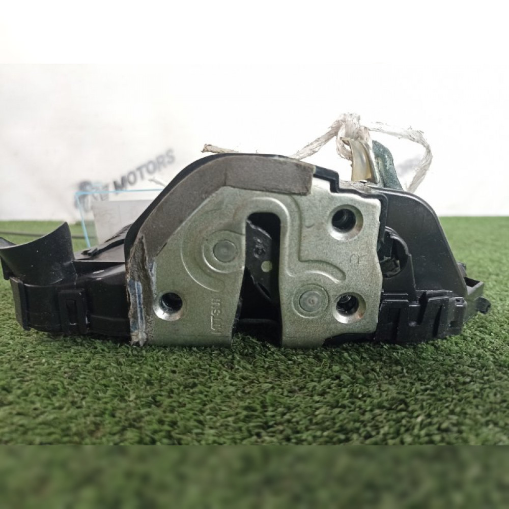 замок двери на Toyota Ractis NCP100 1NZFE, арт. 91071