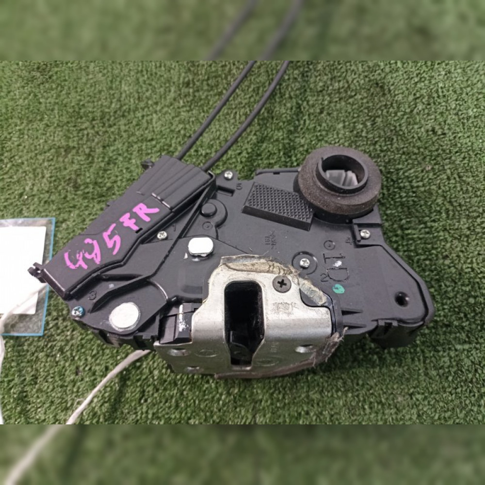замок двери на Toyota Ractis NCP100 1NZFE, арт. 91071