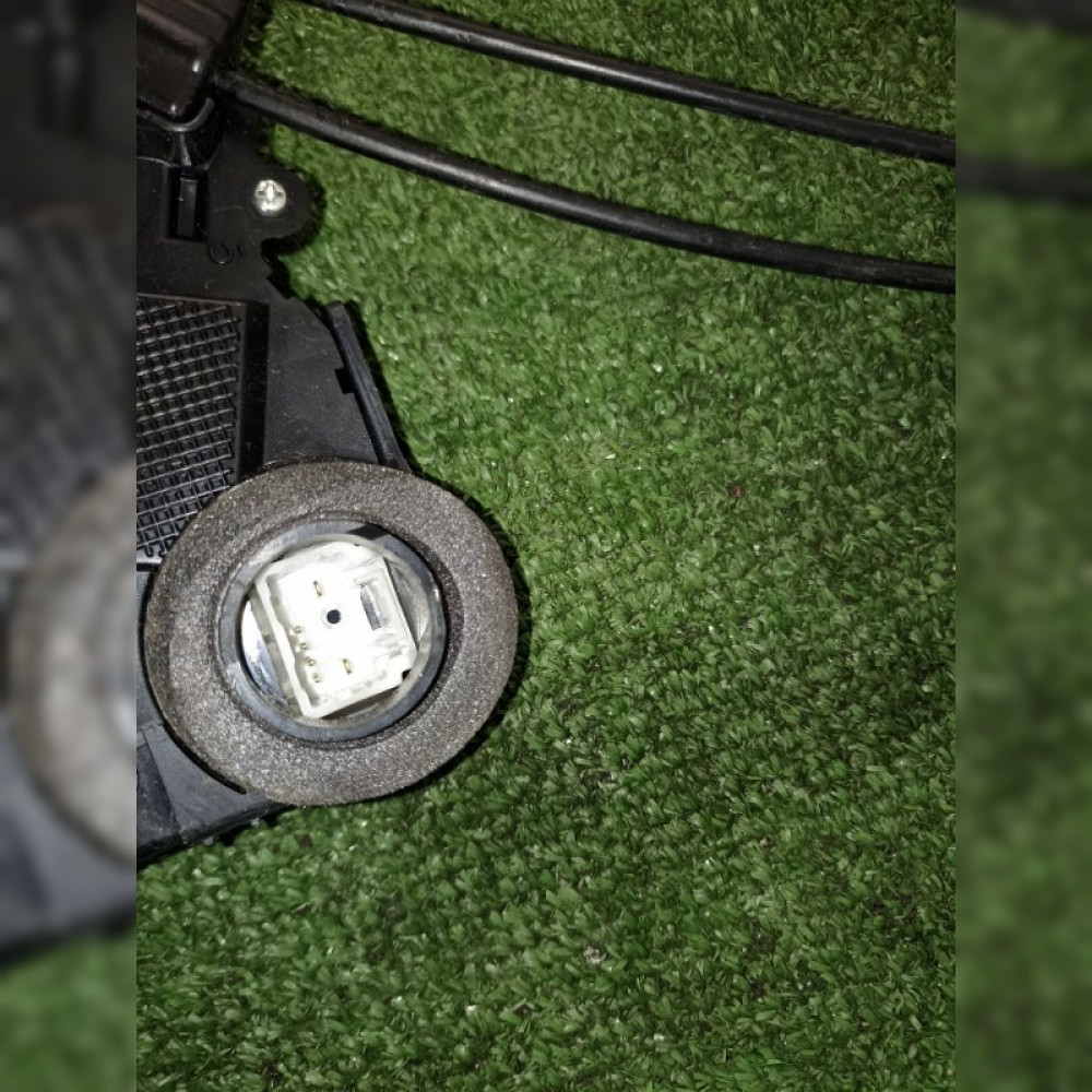 замок двери на Toyota Ractis NCP100 1NZFE, арт. 91071