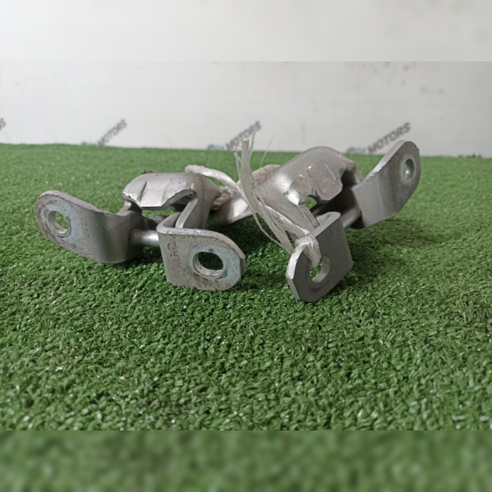 петля двери на Toyota Vitz SCP90 2SZFE, арт. 90327