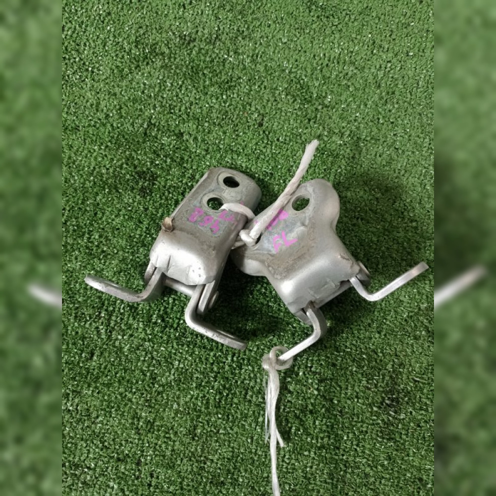 петля двери на Toyota Vitz SCP90 2SZFE, арт. 90327
