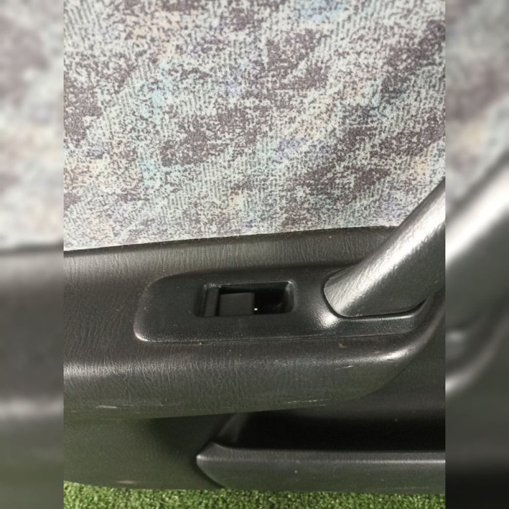 Обшивка двери на Nissan Primera P11 SR18DE, арт. 92020