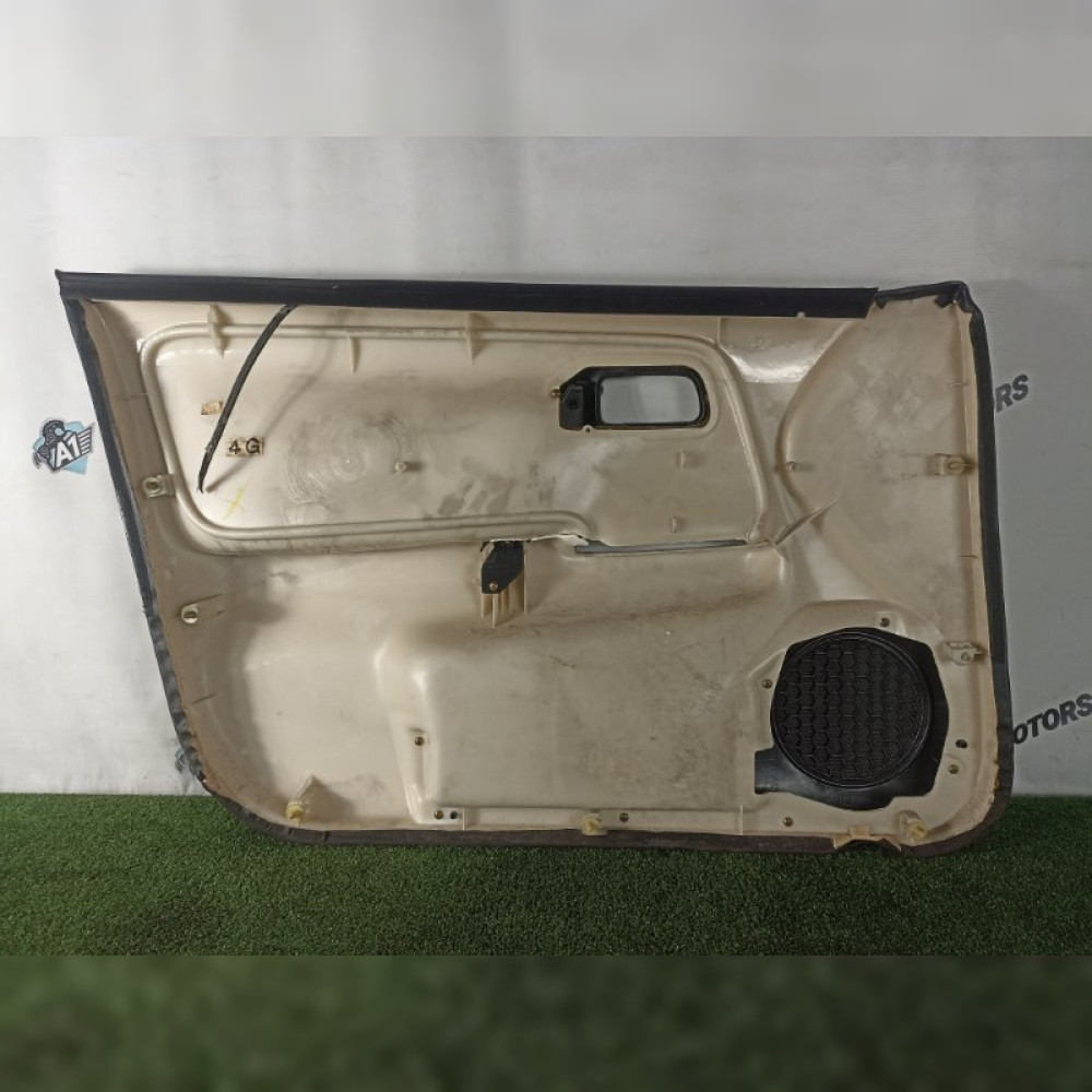 Обшивка двери на Nissan Primera P11 SR18DE, арт. 92020