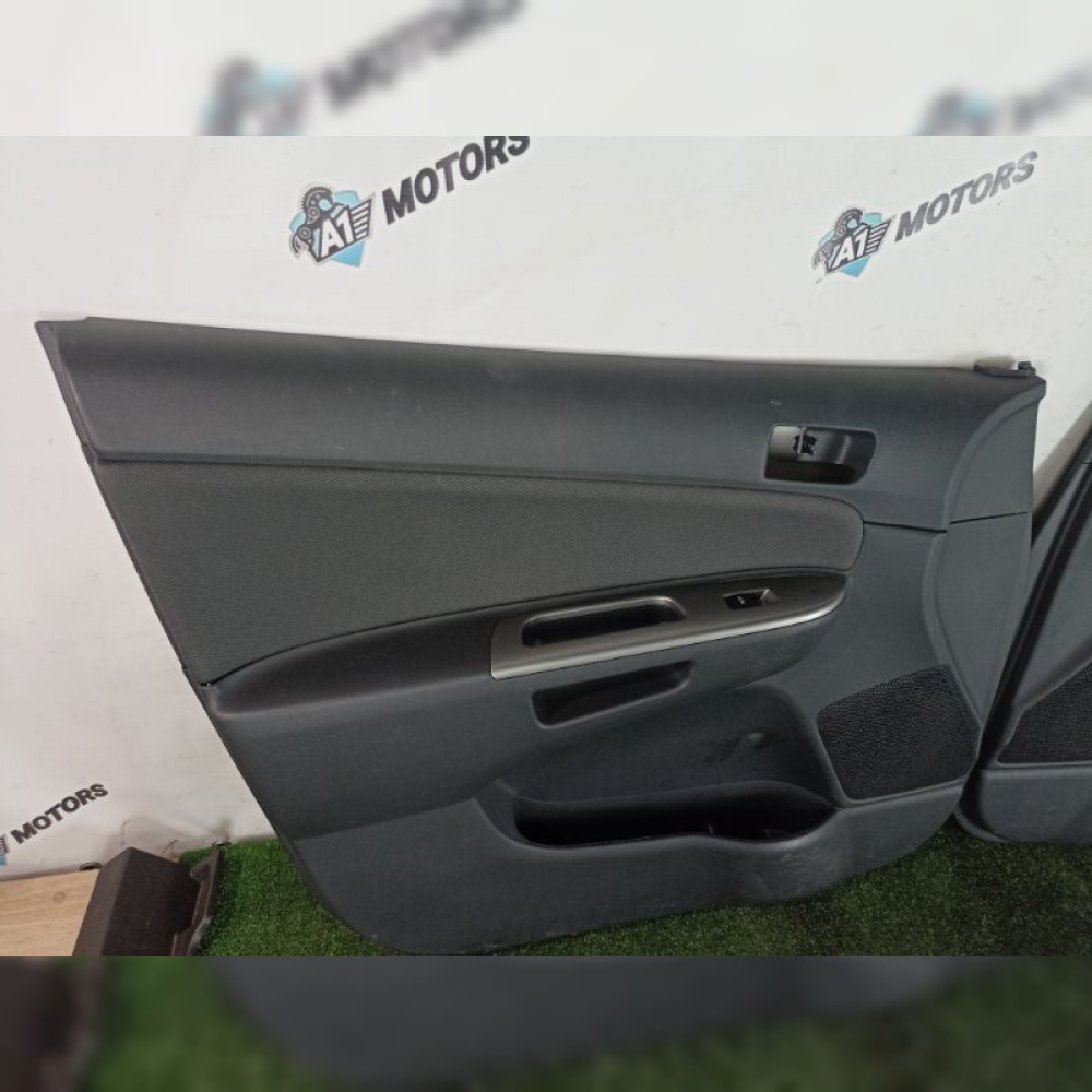 Обшивка двери на Toyota Wish ZNE10 1ZZ-FE, арт. 92529