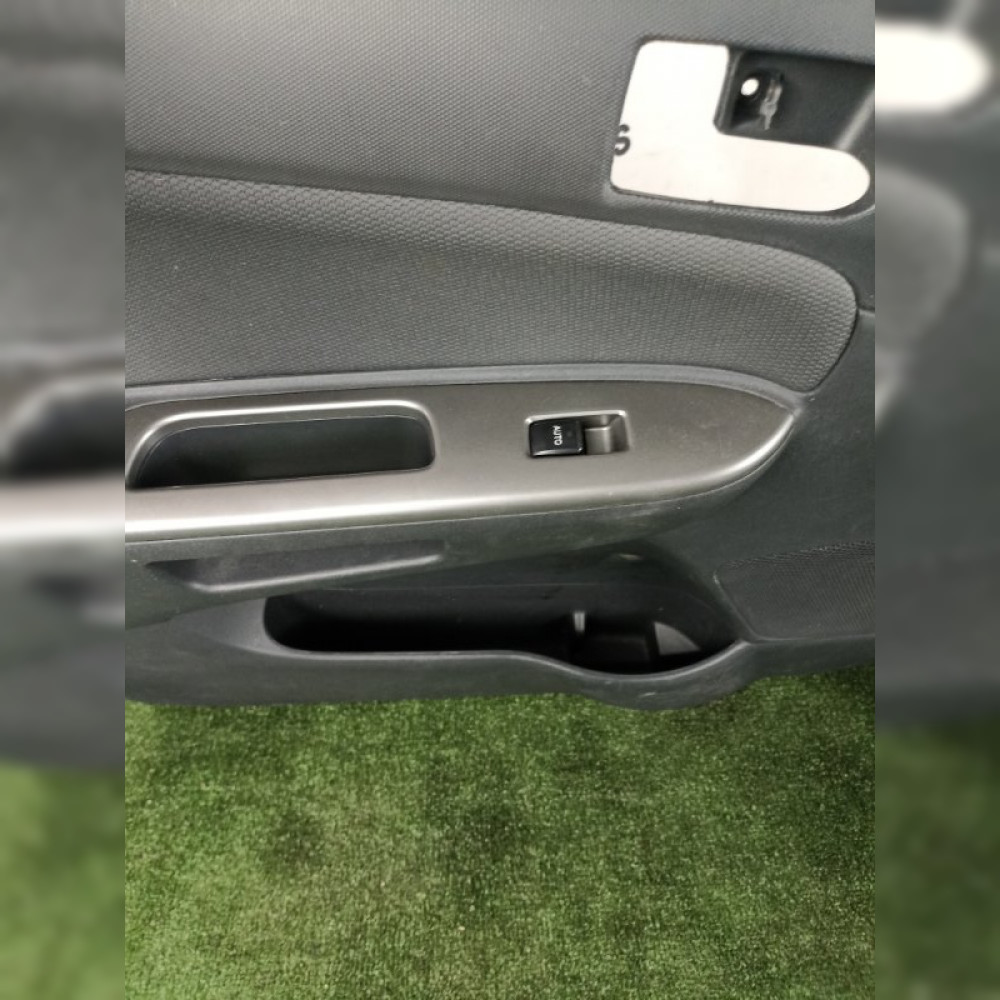 Обшивка двери на Toyota Wish ZNE10 1ZZ-FE, арт. 92529