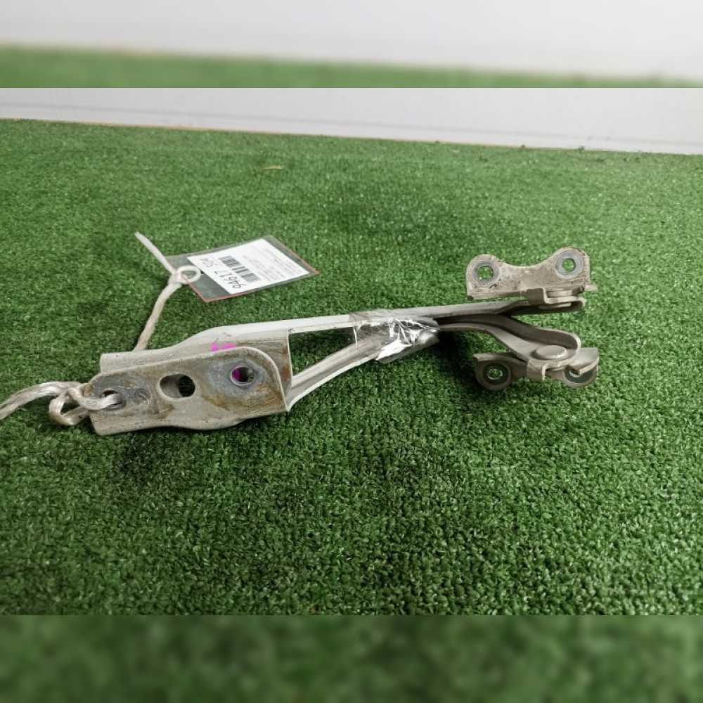 петля капота на Suzuki Wagon R MH21S K6A, арт. 94617