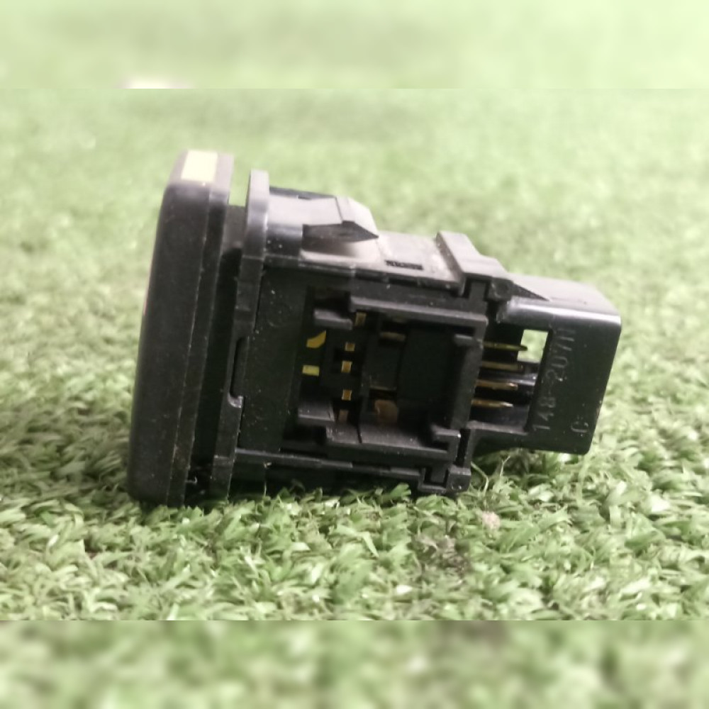 Кнопка открытия двери на Toyota Voxy ZRR70 3ZRFAE, арт. 95825