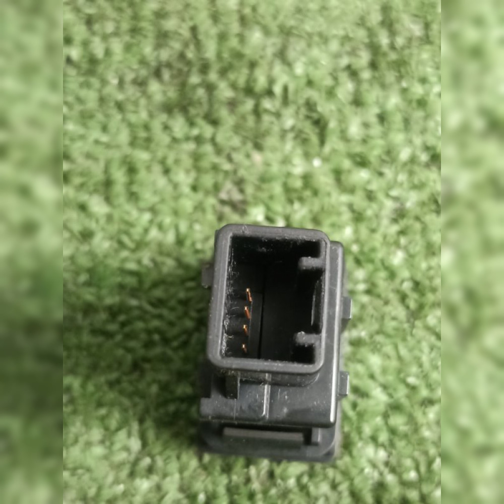 Кнопка открытия двери на Toyota Voxy ZRR70 3ZRFAE, арт. 95825