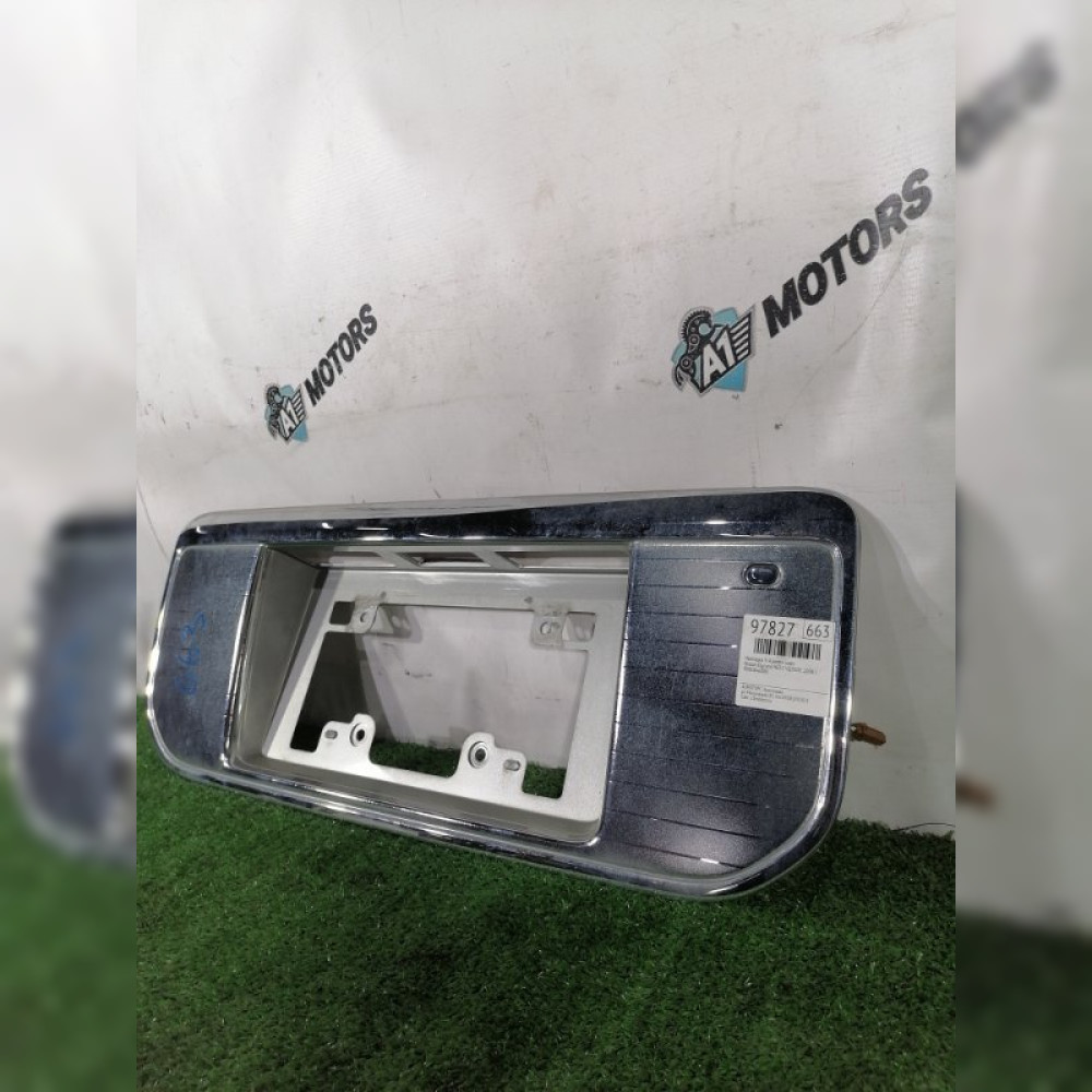 Накладка 5-й двери на Nissan Elgrand NE51 VQ35DE, арт. 97827