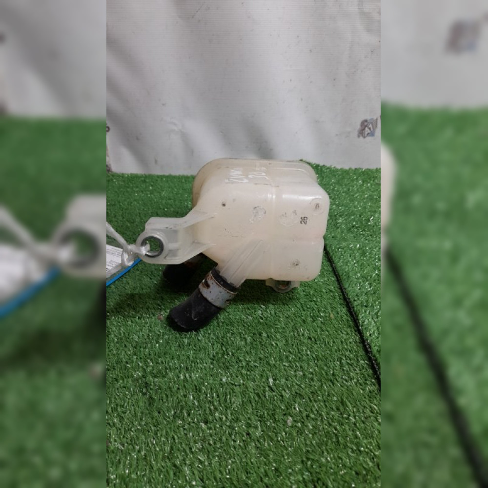 Расширительный бачок инвертора на Toyota Prius ZVW30 2ZRFXE, арт. 103623