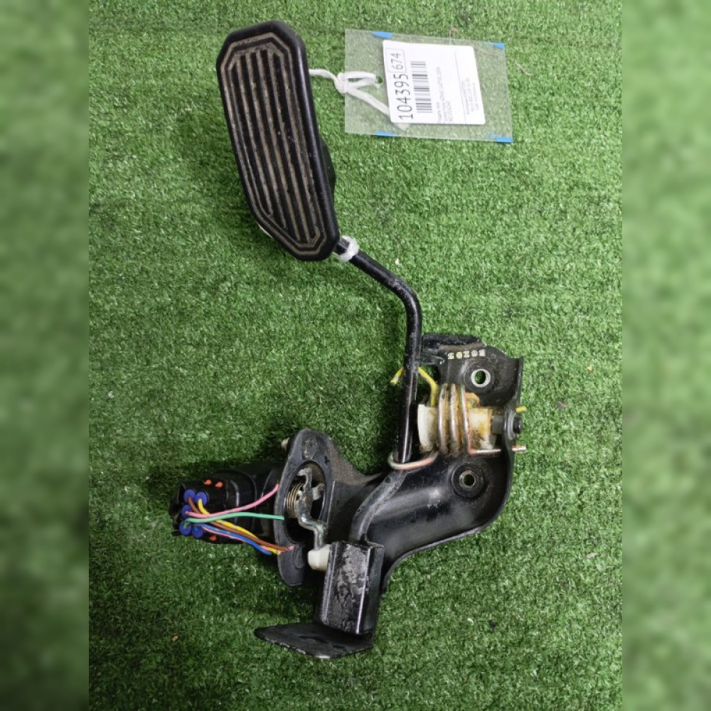 педаль газа на Toyota Voxy AZR60 1AZFSE, арт. 104395