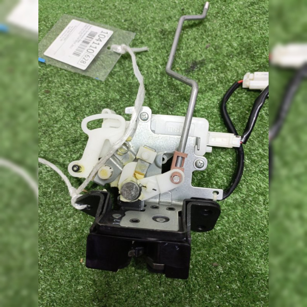 замок багажника на Mazda Verisa DC5W ZYVE, арт. 104110