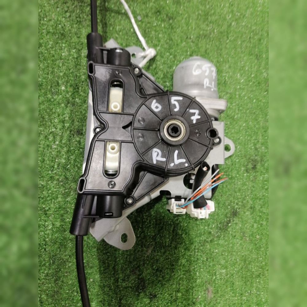 Доводчик Двери на Nissan Elgrand TNE52 QR25DE, арт. 104788
