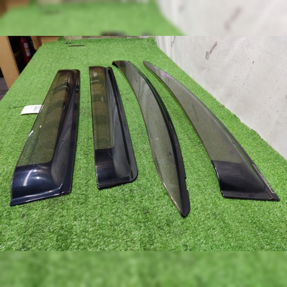 Ветровик на дверь на Toyota Ractis NCP100 1NZFE, арт. 106915