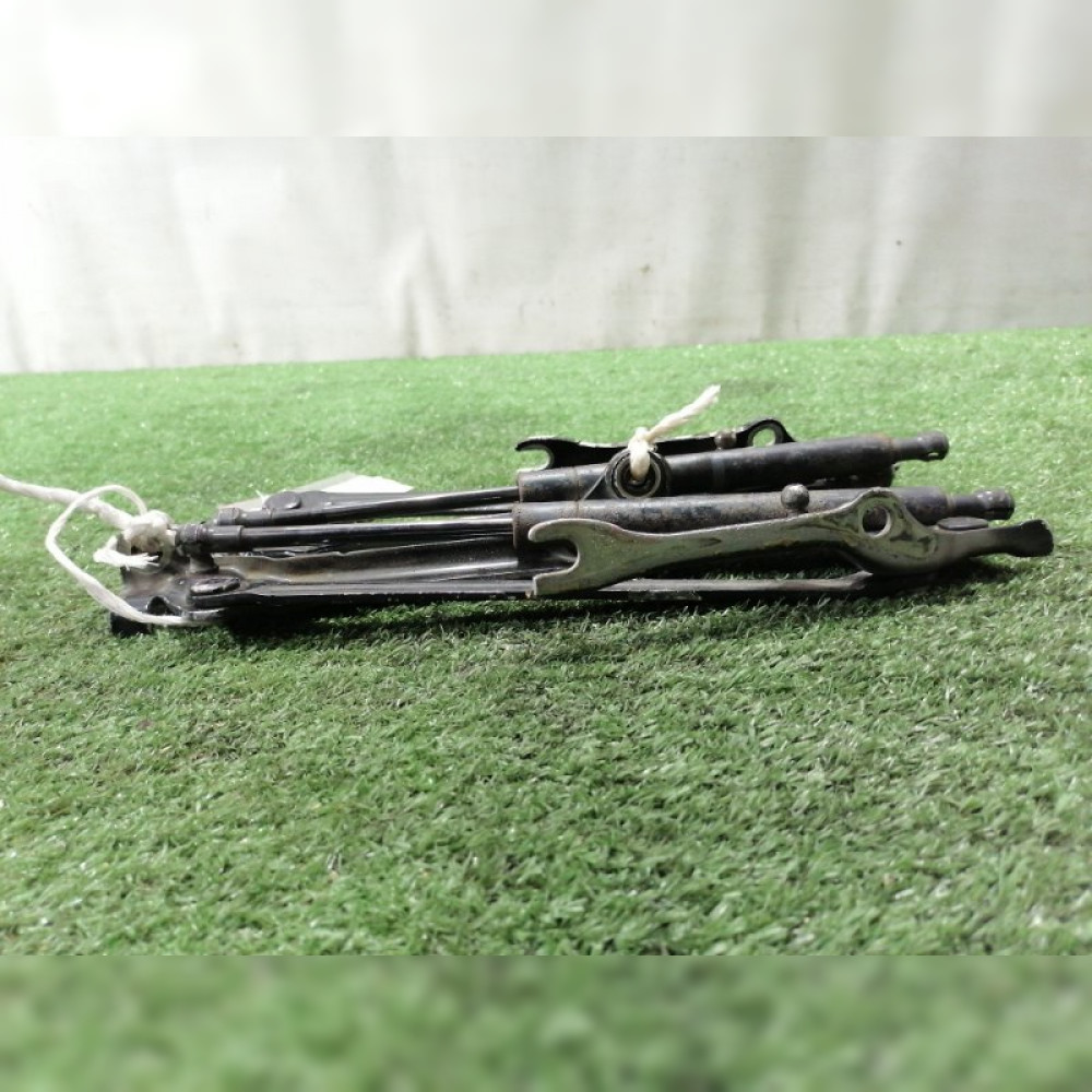 петля капота на Toyota Mark X GRX120 4GRFSE, арт. 107411