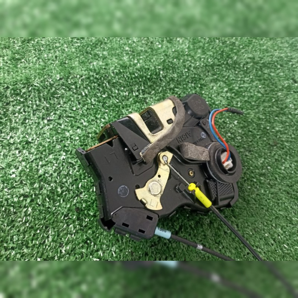 замок двери на Toyota Noah AZR65 1AZFSE, арт. 111223