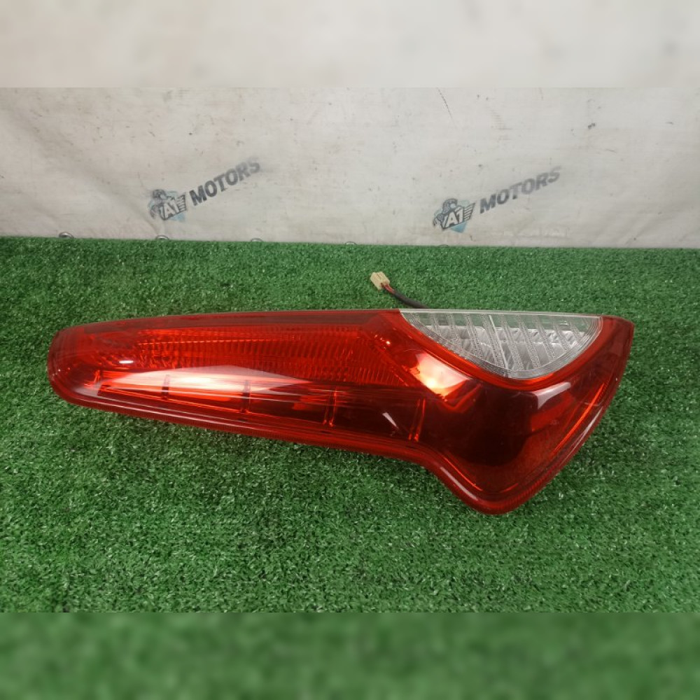 стоп-сигнал на Toyota Passo SETTE M502E, арт. 111410