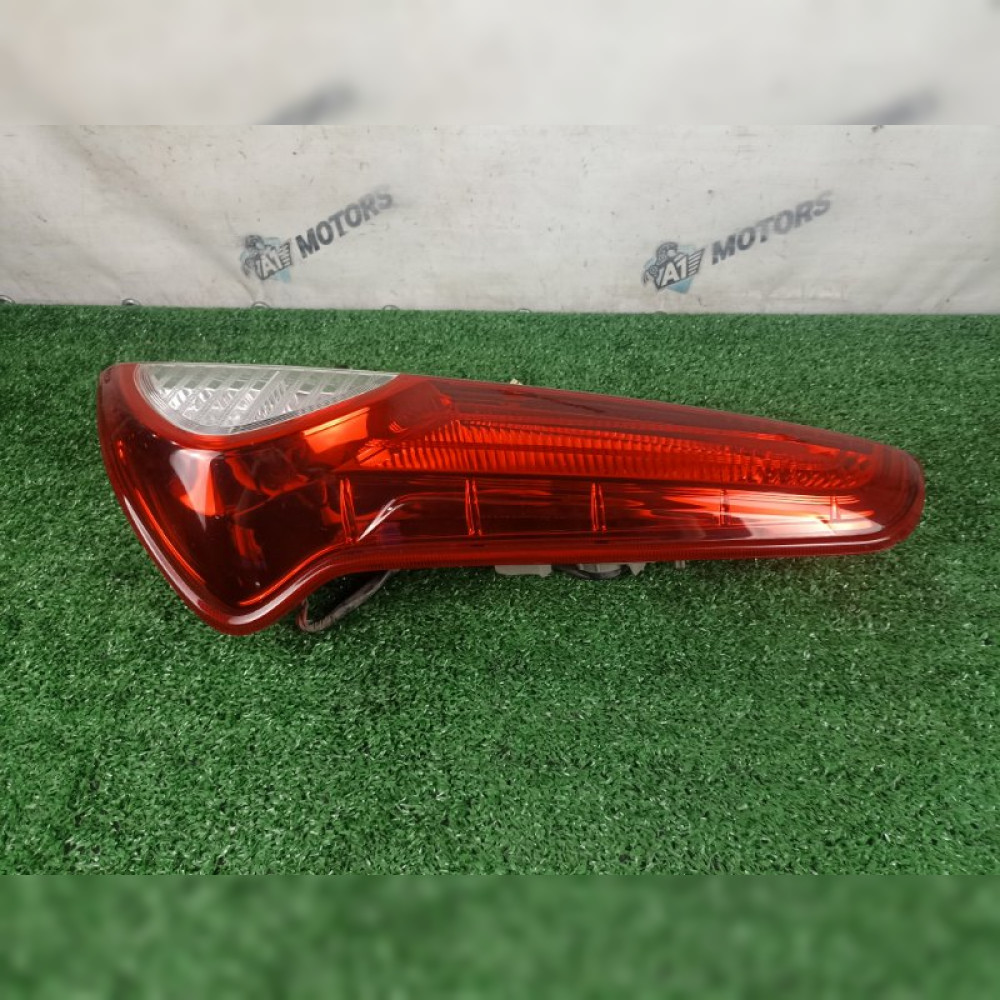 стоп-сигнал на Toyota Passo SETTE M502E, арт. 111409