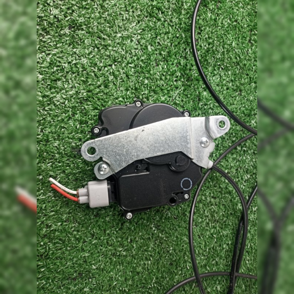 замок двери на Toyota Voxy ZRR70 3ZRFAE, арт. 112337