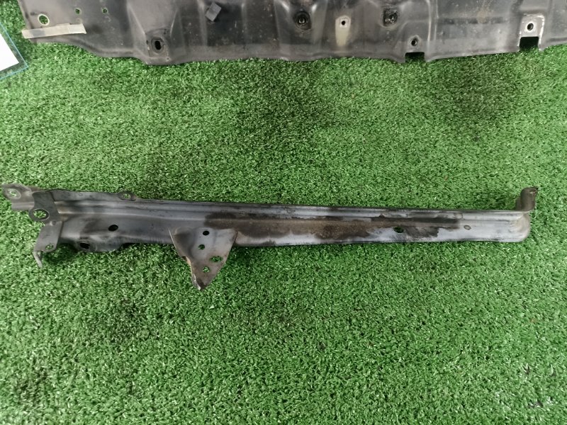 усилитель бампера на Toyota Voxy ZRR70 3ZRFAE, арт. 112999