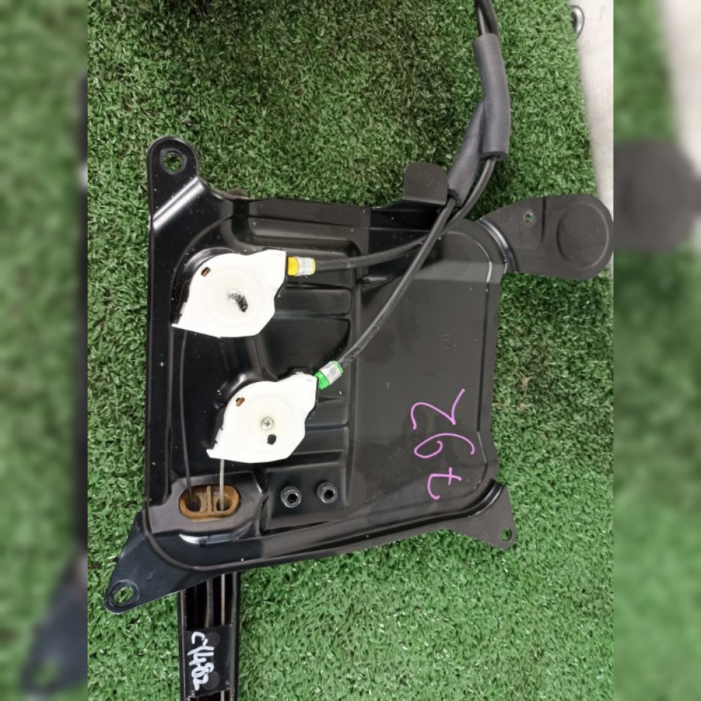Доводчик Двери на Toyota Voxy ZRR70 3ZRFE, арт. 112877
